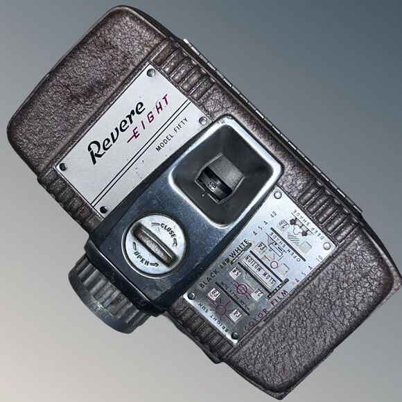 1950s Revere Eight Model 50 Super8 8MM Wind Driven Camera - Picture 1 of 12